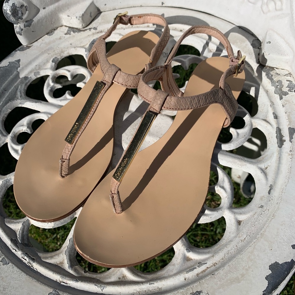 CLOSING CLOSET 🆘Calvin Klein Samira Thong Sandals
